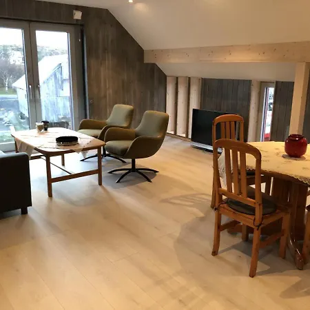 Robinsons Rorbu - Located In Bud