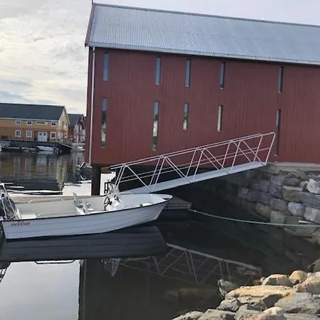 Robinsons Rorbu - Located In 公寓 *