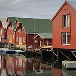 Robinsons Rorbu - Located In Lejlighed *